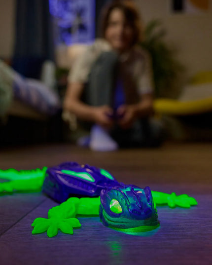 HEX BOTS nuotoliniu būdu valdomas gekonas, ropojantis sienomis, su šviesos efektais