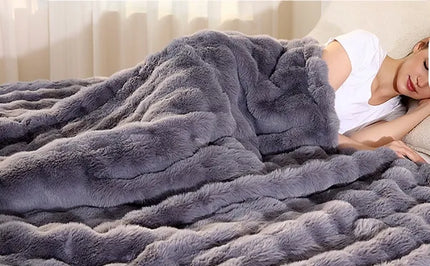 Storas elektrinis šildomasis pledas „Altera“ su triušio kailio imitacija ir „Sherpa“ audiniu, 130 × 180 cm