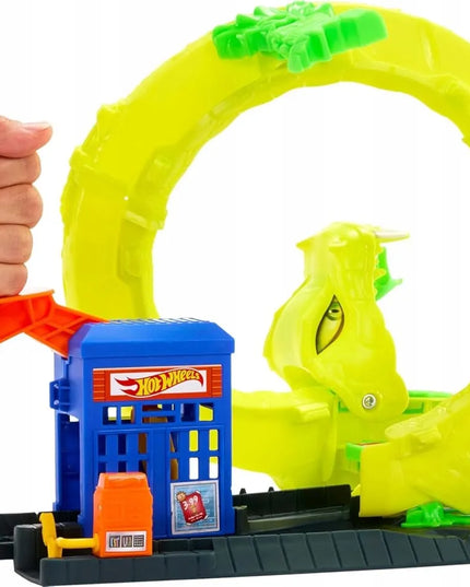„Hot Wheels City“ gyvatės formos lenktynių trasa su automobiliuku, 4+