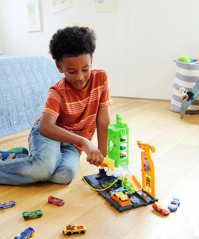 Hot Wheels City elektromobilių įkrovimo stotelės rinkinys su automobiliuku, nuo 3 metų