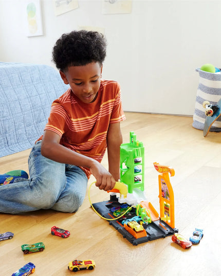 Hot Wheels City elektromobilių įkrovimo stotelės rinkinys su automobiliuku, nuo 3 metų