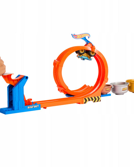 „Hot Wheels“ „Bigfoot“ trasa su kilpa ir šuoliu į trofėjų – „Monster Trucks“ rinkinys