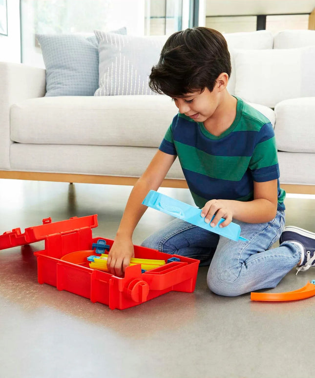 Hot Wheels kanistro formos triukų trasa su automobiliuku