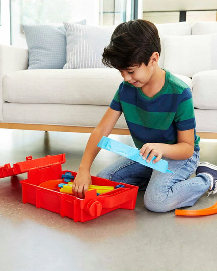 Hot Wheels kanistro formos triukų trasa su automobiliuku