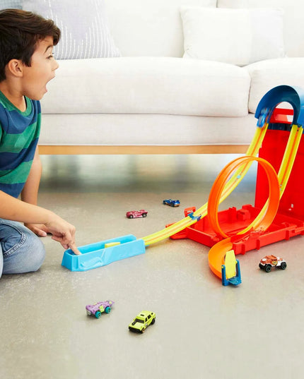 Hot Wheels kanistro formos triukų trasa su automobiliuku