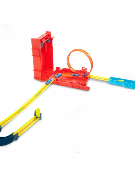 Hot Wheels kanistro formos triukų trasa su automobiliuku