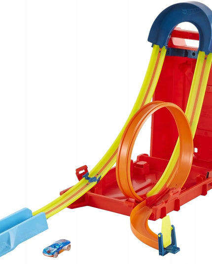 Hot Wheels kanistro formos triukų trasa su automobiliuku
