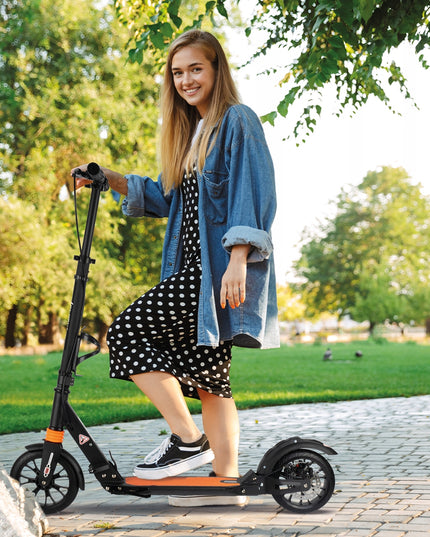 Sulankstomas paspirtukas su laikikliu gertuvei, galiniu stabdžiu, priekine ir galine amortizacija