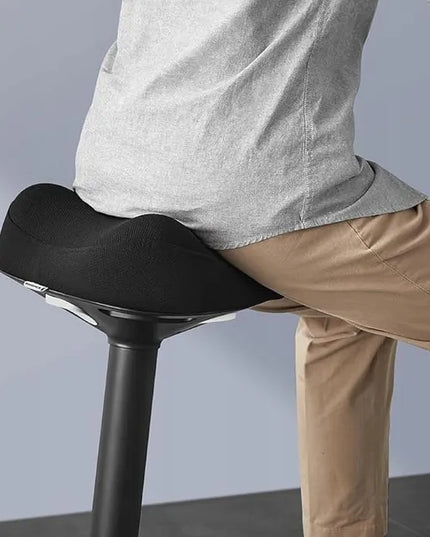 Ergonomiškas balansuojantis sukamasis kėdės tipo taburetė Spacetronik 136 kg, juoda