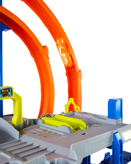 Hot Wheels Mega garažas „Gigapętla“ – lenktynių trasa su automobiliu JBM74