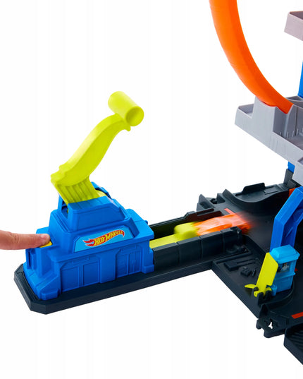 Hot Wheels Mega garažas „Gigapętla“ – lenktynių trasa su automobiliu JBM74