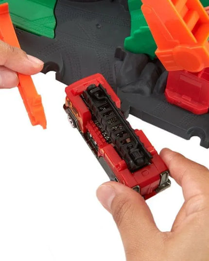 Hot Wheels „Drakono kilpos“ rinkinys su automobiliu ir trasa HDP03