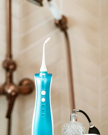Belaidis burnos irigatorius Oromed ORO-DENT PRO, 4 antgaliai, 3 režimai ir įkrovimo stotelė
