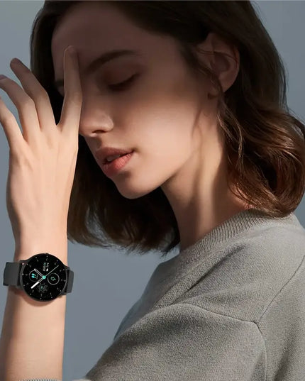 Išmanusis Laikrodis su Belaidžiu Skambinimu, Fitneso Stebėjimu ir AI Balso Valdymu