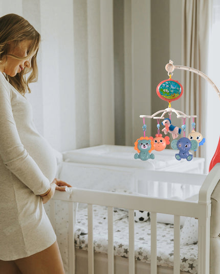 Kūdikio lovelės karuselė su projektoriumi, pulteliu, barškučiais, 100 melodijų ir laikmačiu