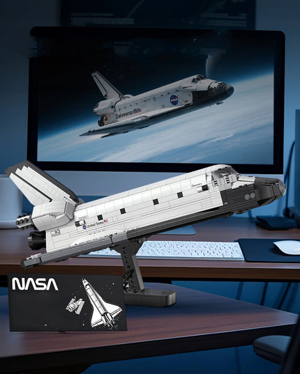 Statybiniai blokeliai CaDA NASA modelis KOSMINĖ ŠAUDYKLĖ DISCOVERY SPACE SHUTTLE 1827 elementai.