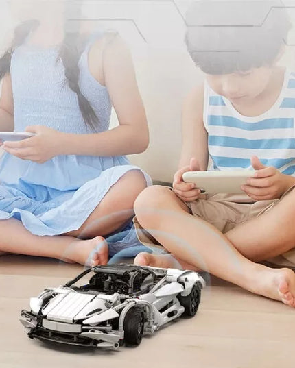 CADA konstruktorius NUOTOLINIU BŪDU VALDOMAS SPORTINIS AUTOMOBILIS SUPER STORM 30CM 402 dalys DUAL