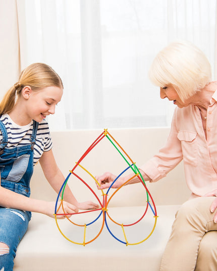 Konstrukcinės detalės "šiaudeliai" 400 vnt. rinkinys vaikams dėžutėje