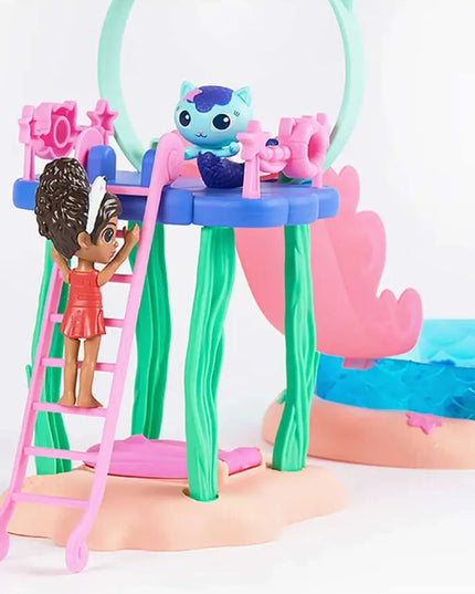 Gabby's Dollhouse didelis baseino rinkinys: 2 figūrėlės, Gabi, Merkatė ir čiuožykla