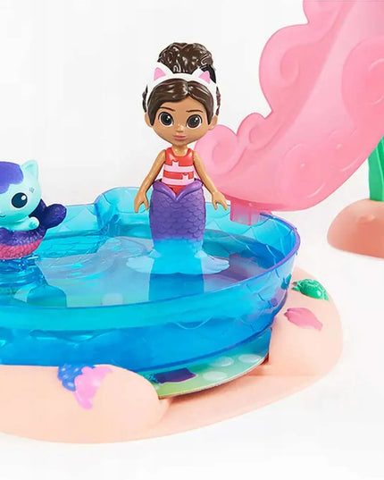 Gabby's Dollhouse didelis baseino rinkinys: 2 figūrėlės, Gabi, Merkatė ir čiuožykla