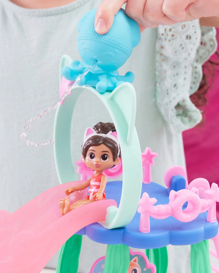 Gabby's Dollhouse didelis baseino rinkinys: 2 figūrėlės, Gabi, Merkatė ir čiuožykla