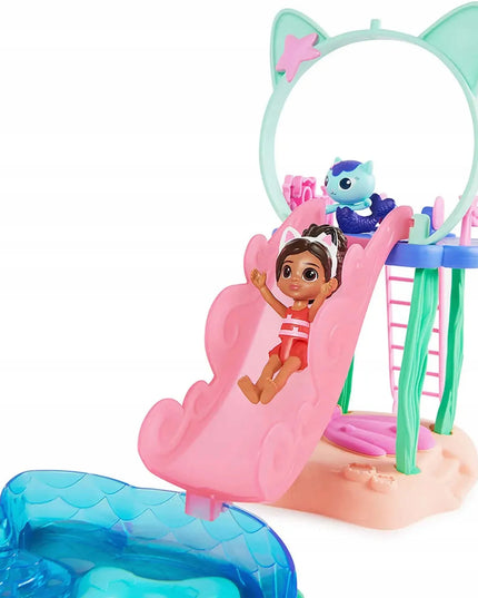 Gabby's Dollhouse didelis baseino rinkinys: 2 figūrėlės, Gabi, Merkatė ir čiuožykla