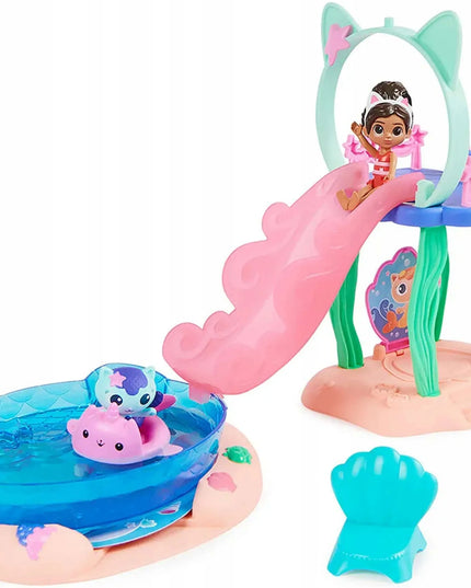 Gabby's Dollhouse didelis baseino rinkinys: 2 figūrėlės, Gabi, Merkatė ir čiuožykla