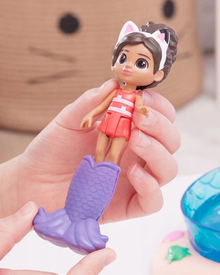 Gabby's Dollhouse didelis baseino rinkinys: 2 figūrėlės, Gabi, Merkatė ir čiuožykla