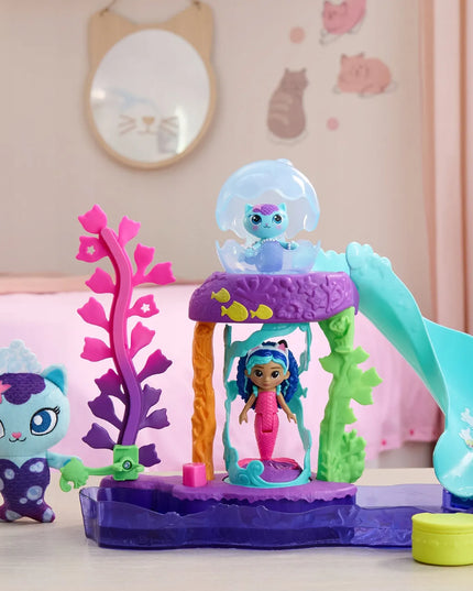Gabby's Dollhouse filmo spalvingo akvariumo rinkinys su Gabi ir Mericatu figūrėlėmis