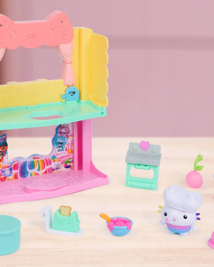 Gabby's Dollhouse filmų serijos žaidimų rinkinys: virtuvėlė su pyragaičiu Cakey
