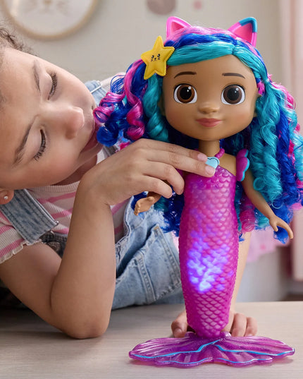 „Gabby's Dollhouse“ interaktyvi dainuojanti undinės Gabi lėlė su šviesos ir garso efektais