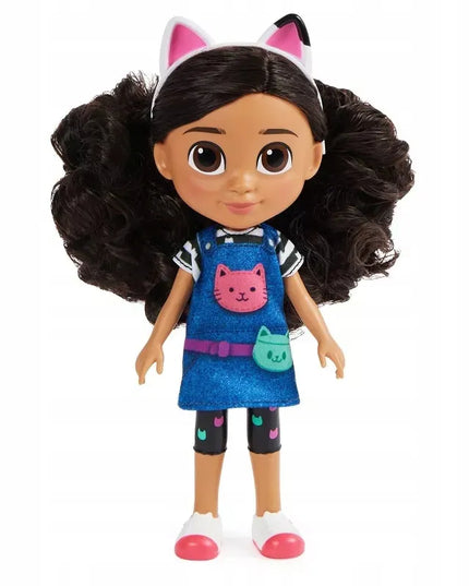Gabby's Dollhouse Gabi kelioninė lėlė su kepure ir kačių ausų lankeliu 20 cm