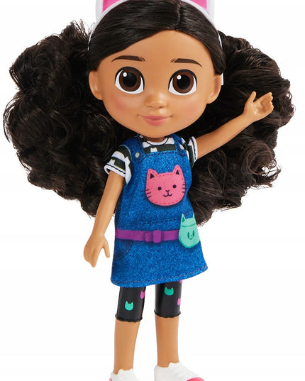 Gabby's Dollhouse Gabi kelioninė lėlė su kepure ir kačių ausų lankeliu 20 cm