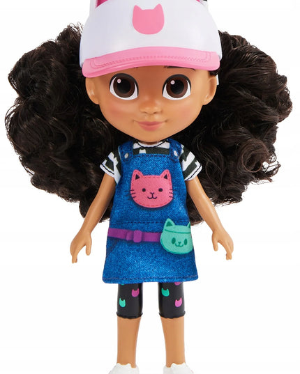 Gabby's Dollhouse Gabi kelioninė lėlė su kepure ir kačių ausų lankeliu 20 cm