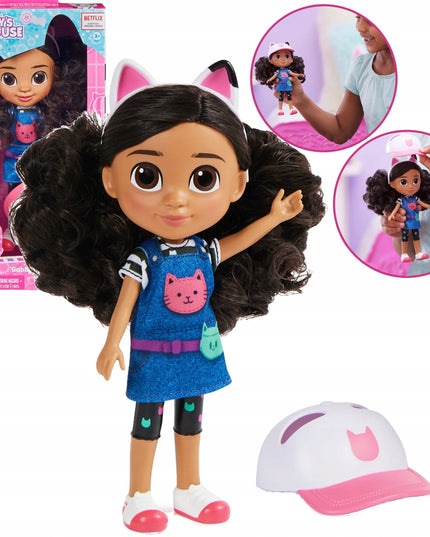 Gabby's Dollhouse Gabi kelioninė lėlė su kepure ir kačių ausų lankeliu 20 cm
