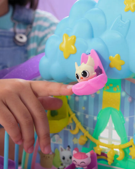 „Gabby's Dollhouse“ kačiukų priežiūros rinkinys su čiuožykla, 4 figūrėlėmis ir priedais