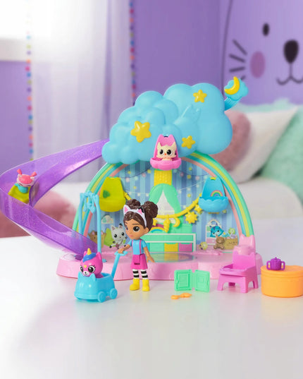 „Gabby's Dollhouse“ kačiukų priežiūros rinkinys su čiuožykla, 4 figūrėlėmis ir priedais