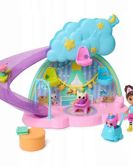 „Gabby's Dollhouse“ kačiukų priežiūros rinkinys su čiuožykla, 4 figūrėlėmis ir priedais