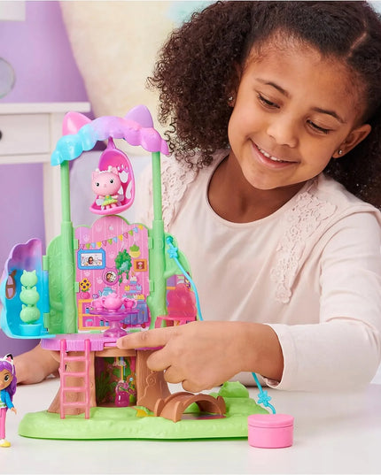 „Gabby's Dollhouse“ medžio namelio rinkinys su sūpynėmis ir figūrėlėmis