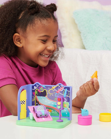 Gabby's Dollhouse žaidimų kambario rinkinys su „Kocifura“ figūrėle ir priedais