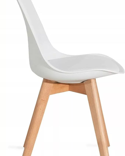 SKANDINAVIŠKA KĖDĖ SU PAGALVE BALTA EKOLOGIŠKA ODA, MEDINĖS KOJELĖS, 1 VNT.