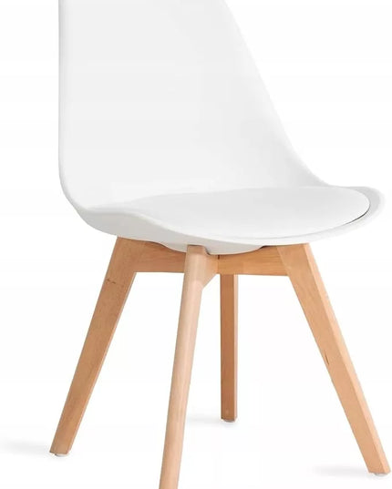 SKANDINAVIŠKA KĖDĖ SU PAGALVE BALTA EKOLOGIŠKA ODA, MEDINĖS KOJELĖS, 1 VNT.