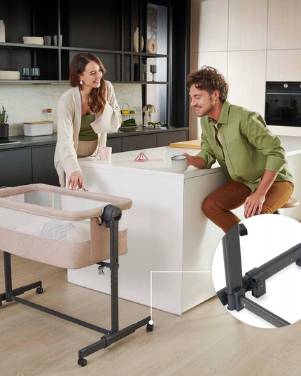 Kinderkraft vaikiškas kelioninis lopšys šalia lovos NESTEE UP 2 šviesiai pilkas