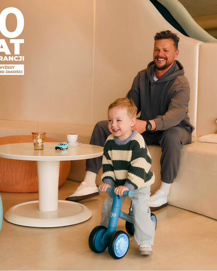 Kinderkraft Balansinis dviratukas CUTIE FLASH su keturiais šviečiančiais ratais, žalias