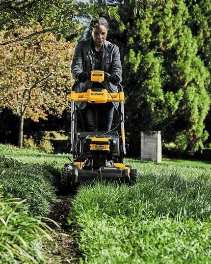 Akumuliatorinė vejapjovė 53cm 2x18V su pavara (tik įrankis) DCMWSP564N DeWALT