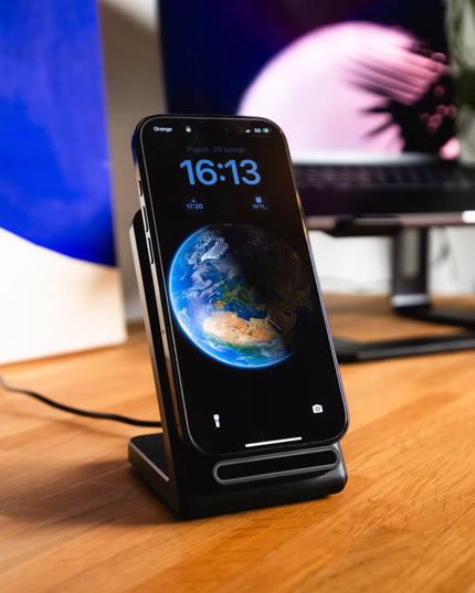 Spacecase indukcinis belaidis QI įkroviklis su telefono stovu 15W