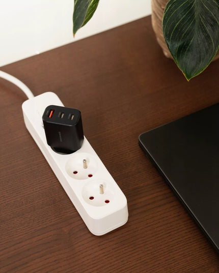Spacecase 30W tinklo įkroviklis telefonui, greitas įkrovimas, 3x USB, USB-C