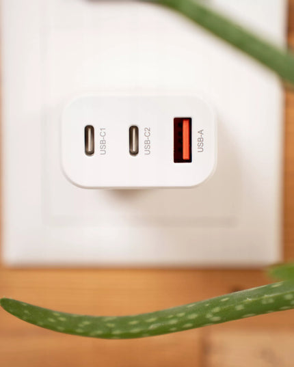 Spacecase 30W tinklo įkroviklis telefonui, greitas įkrovimas, 3x USB, USB-C, baltas