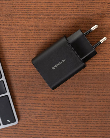 Spacecase 30W tinklo įkroviklis telefonui, greitas įkrovimas, 3x USB, USB-C