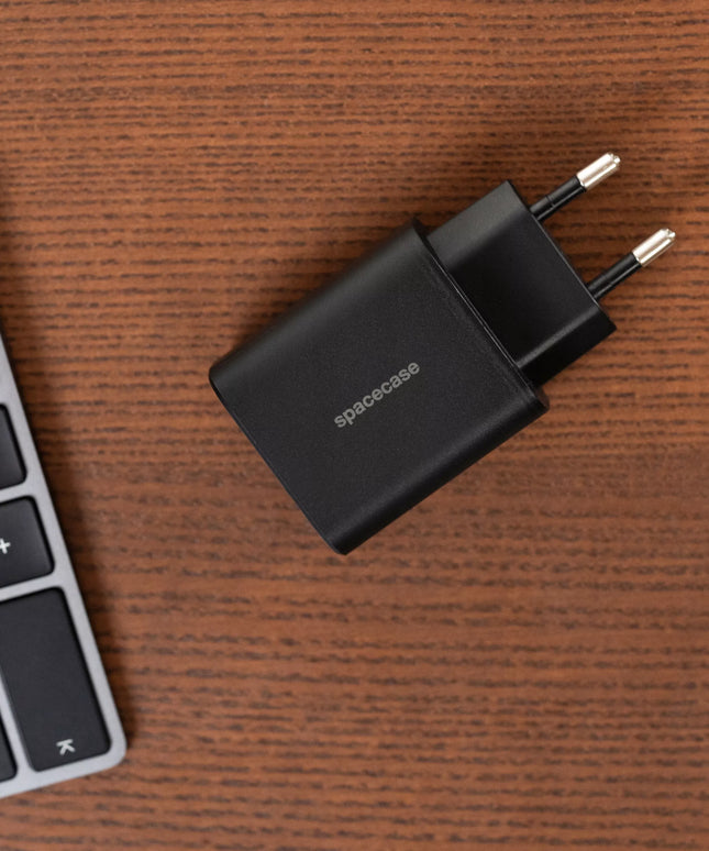 Spacecase 30W tinklo įkroviklis telefonui, greitas įkrovimas, 3x USB, USB-C